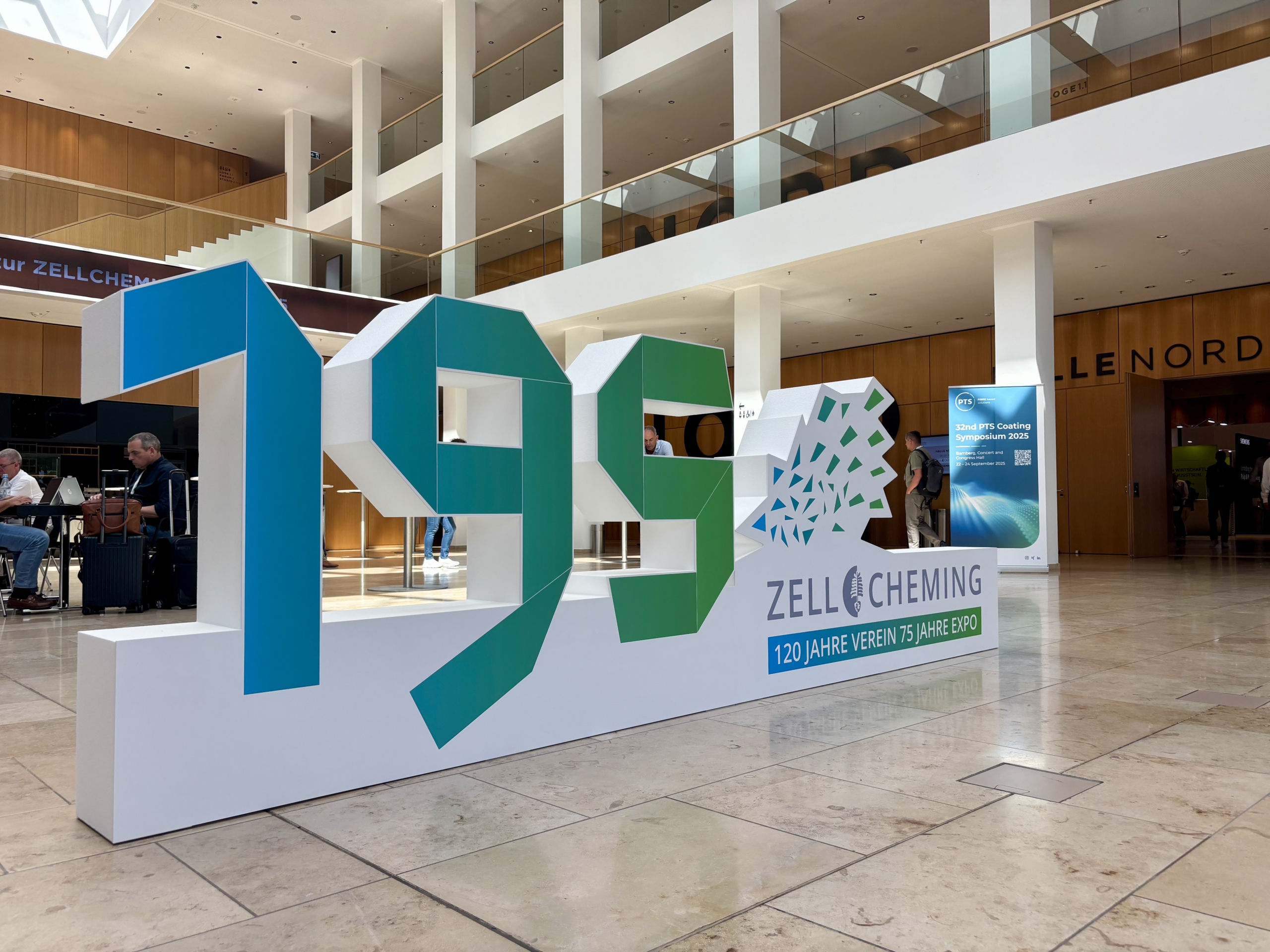 Eingangsbereich Messe Zellcheming Wiesbaden